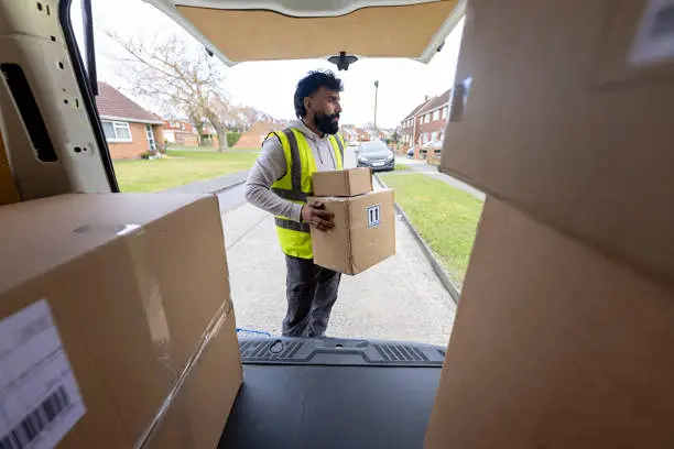 Fast air cargo shipping routes from China to the UK